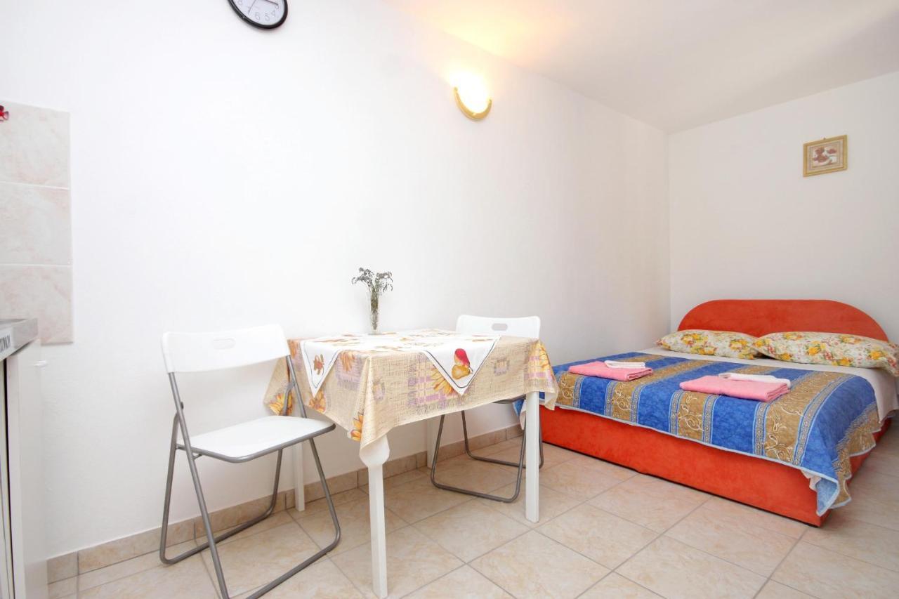 Apartments By The Sea Valun, Cres - 8081 Esterno foto